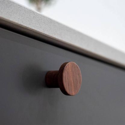 Beslag Design Circum knop, Ø33 mm, valnød