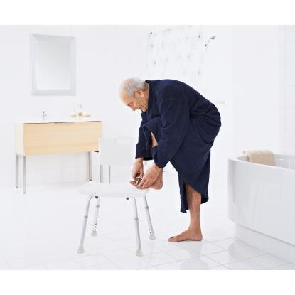 Nortiq Assistent badeskammel med justerbar højde, aluminium/hvid