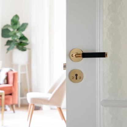 Beslagsboden Design dørgreb med roset og nøgleskilt, indendørs, 120 mm, poleret messing/sort