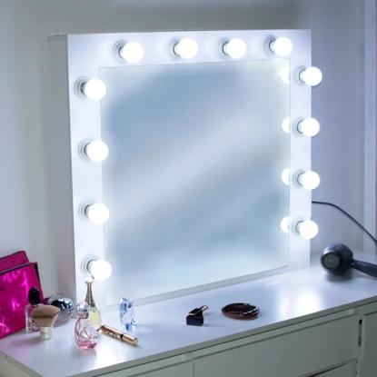 Makeupbord med skuffer, spejl med LED-lys, usb og stikkontakt, 140 x 94 x 43 cm