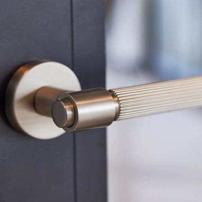 Beslag Design Helix 200 Stripe dørgreb inkl. nøgleskilt, rustfrit stål look