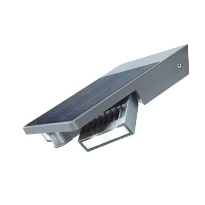 LUTEC TILLY udendørs LED væglampe med solceller og sensor, L23,2 cm, IP44, sølv