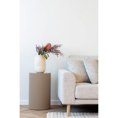 Farense hjørnebord med riller, mørk sand, Ø30 cm