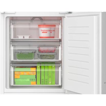 Bosch KIN96VFD0 integrerbart kølefryseskab, 215 + 75 liter