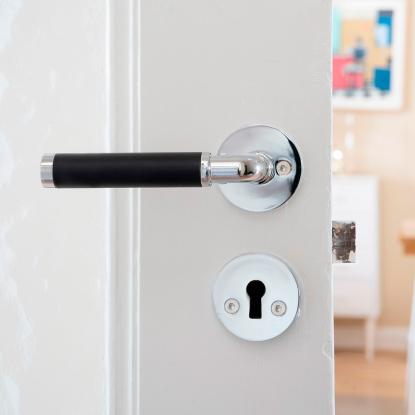 Beslagsboden Design dørgreb med roset og nøgleskilt, indendørs, 120 mm, poleret krom/sort