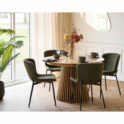 Osaka og Maceda spisebordssæt med 4 stole, egefiner, mørkegrøn, Ø120 cm