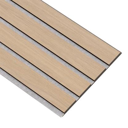 I-Wood Basic 4-lamel akustikpanel, ubehandlet natur, grå filt og sort kerne, egefiner, 17 x 300 mm 