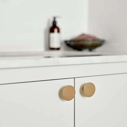 Beslag Design Plato knop, Ø42 mm, børstet messing