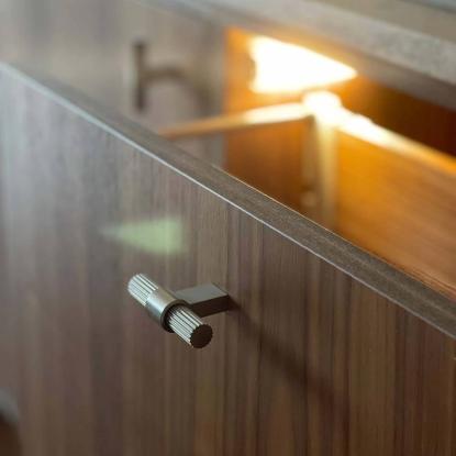 Beslag Design T Helix Stripe knop, rustfrit stål look