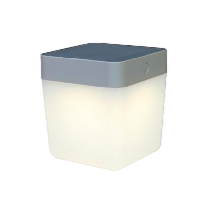 LUTEC CUBE LED bordlampe med solceller, dæmpbar, H13,3 cm, IP44, sølvgrå