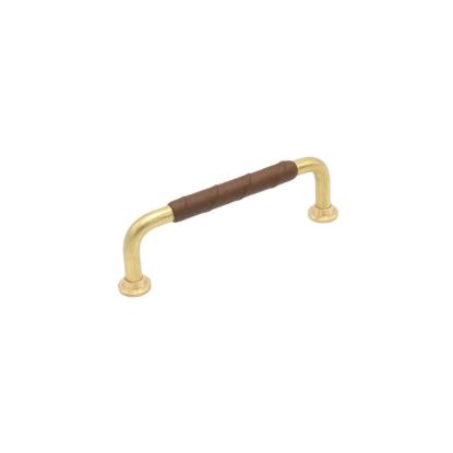 Beslag Design 1353 greb, 96 mm, ubehandlet messing/brunt læder