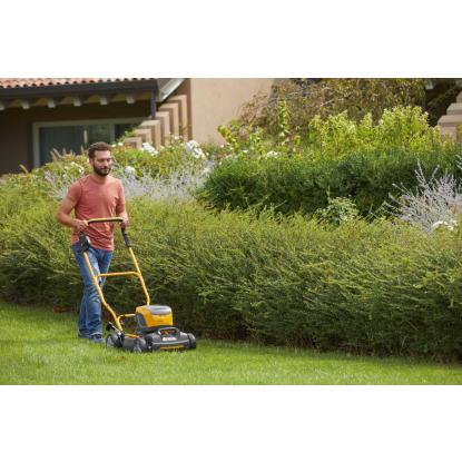 STIGA e-power Multiclip 547 AE 48 volt plæneklipper med 1,4 AH batteri og lader
