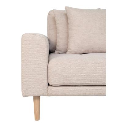 Lounge sofa, højrevendt i sand med fire puder og natur træben