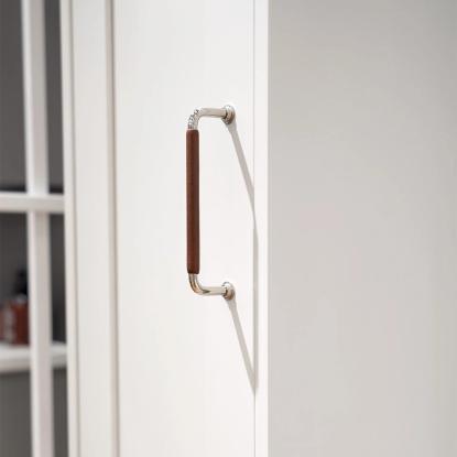 Beslag Design 1353 greb, 96 mm, forniklet/brunt læder, glat