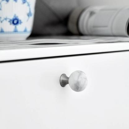 Beslag Design Bead Straight knop, Ø28 mm, rustfrit stål look/Carrara marmor