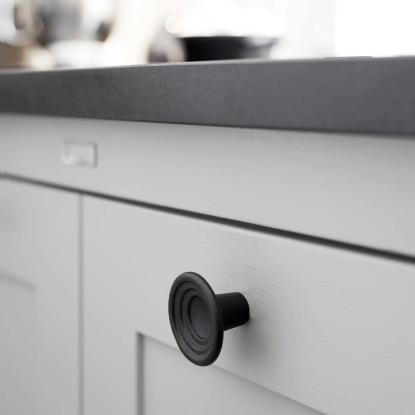 Beslag Design Fleur knop, Ø46 mm, sort støbejern