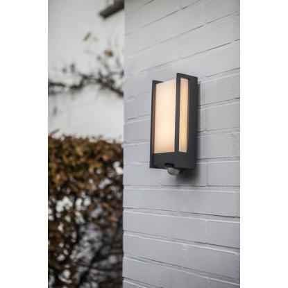 LUTEC QUBO udendørs LED væglampe med sensor, H27 cm, IP54, mørk grå