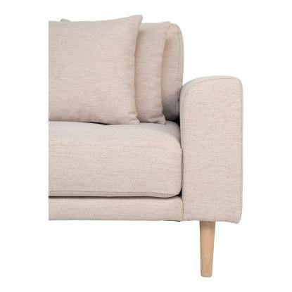 Lounge sofa, venstrevendt i sand med fire puder