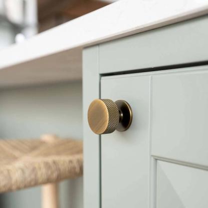 Beslag Design Crest knop, Ø32 mm, antik bronze