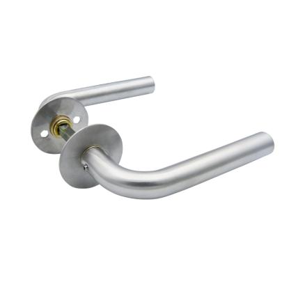 Jasa Company Neptun dørgreb med dørgrebsroset, CC 30 mm styrebrik, Ø19 mm, børstet stål