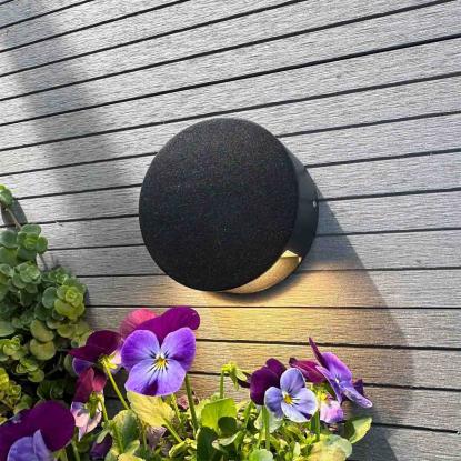LightsOn Nero væglampe, IP54, Ø9 cm, sort