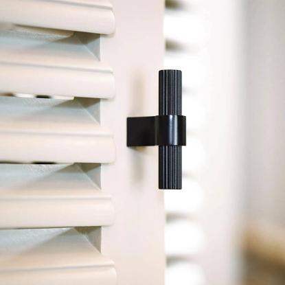 Beslag Design T Helix Stripe knop, mat sort