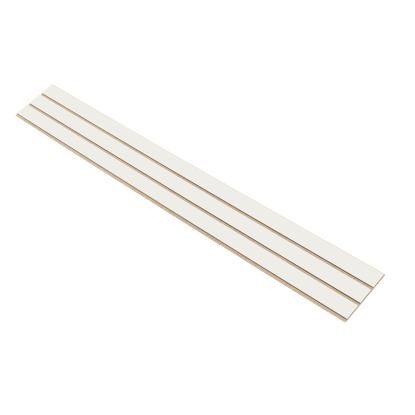 I-Wood Medio+ 3-lamel akustikpanel, hvidmalet, beige filt og lys kerne, folie, 16 x 300 mm
