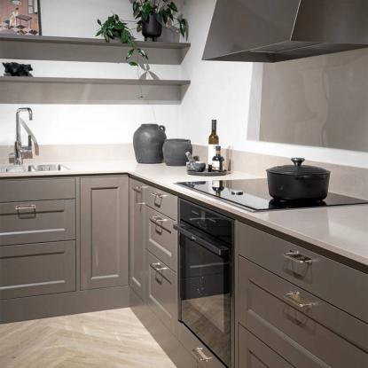 Beslag Design Royal greb, 96 mm, forniklet