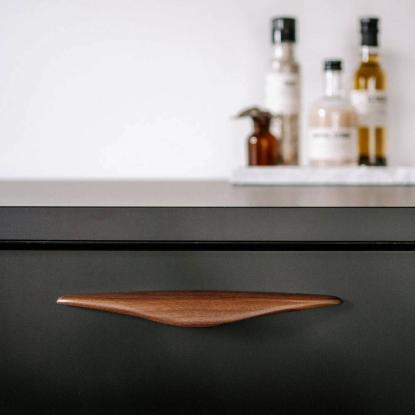 Beslag Design Manta greb, 160 mm, valnød