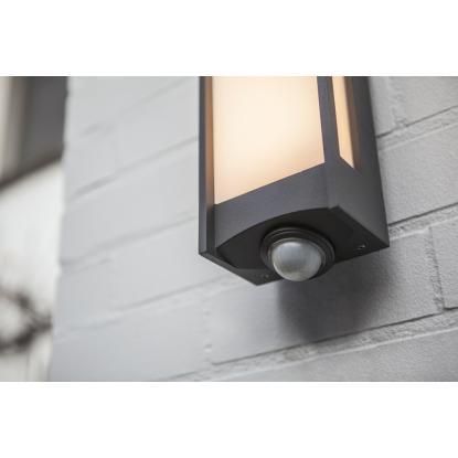 LUTEC QUBO udendørs LED væglampe med sensor, H27 cm, IP54, mørk grå