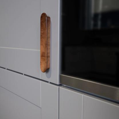 Beslag Design Tuba greb, 256 mm, valnød
