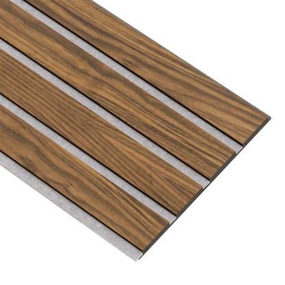 I-Wood Basic 4-lamel akustikpanel, klar olieret, grå filt og sort kerne, valnøddefiner, 17 x 300 mm 