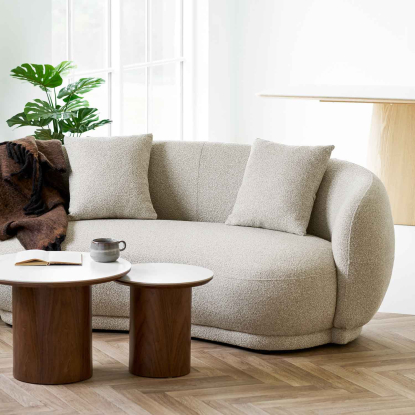Hawkes 2,5 personers sofa med to puder, sand
