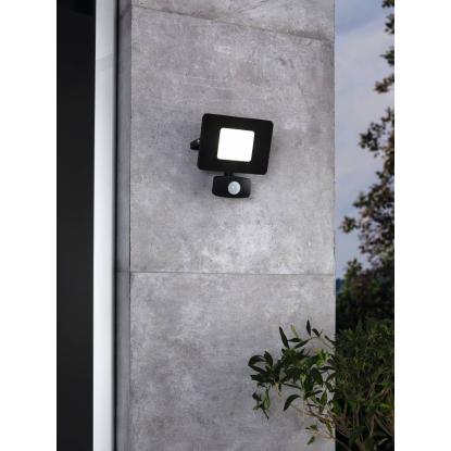 EGLO FAEDO 3 udendørs LED projektør med sensor, 14 x 13 cm, IP44, sort