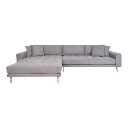 Lounge sofa, venstrevendt i lysegrå med fire puder