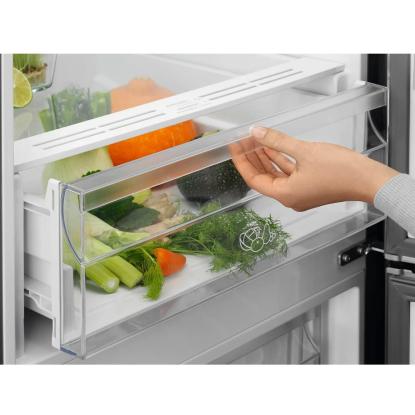 Electrolux LNT4ME36W fritstående kølefryseskab, 226 + 101 liter