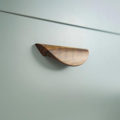 Beslag Design Archive greb, 64 mm, valnød